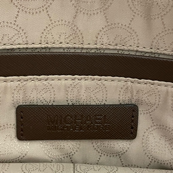 Michael Kors Kempton classic monogram medium tote with gold hardware, tan/beige - Picture 4 of 7